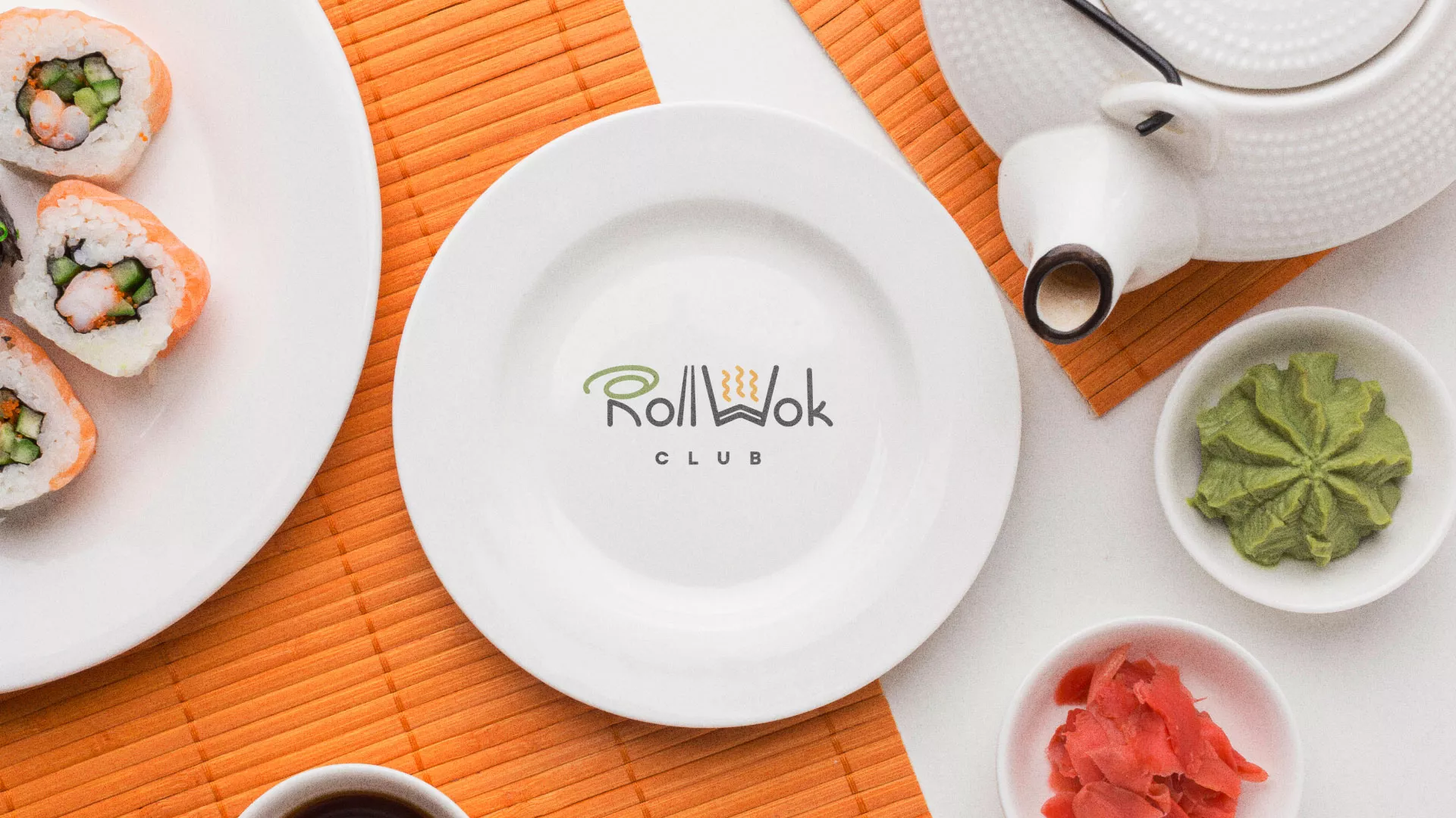 Разработка логотипа и фирменного стиля суши-бара «Roll Wok Club» в Лесозаводске